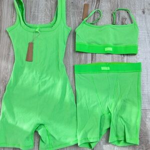 SKIMS Neon Green set XS